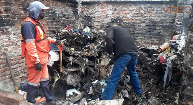 Trabajadores del SLyT han retirado ya 80 toneladas de basura en vivienda de la Vasco de Quiroga