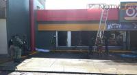 Queman vehículos y tiendas de conveniencia en Apatzingán