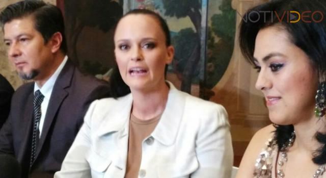 Con “Amor Eterno” recuerda Shaila Dúrcal a Juan Gabriel en Michoacán