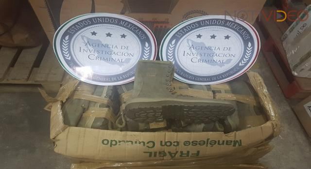   Asegura la PGR botas apócrifas con insignias de SDENA en una paquetería 