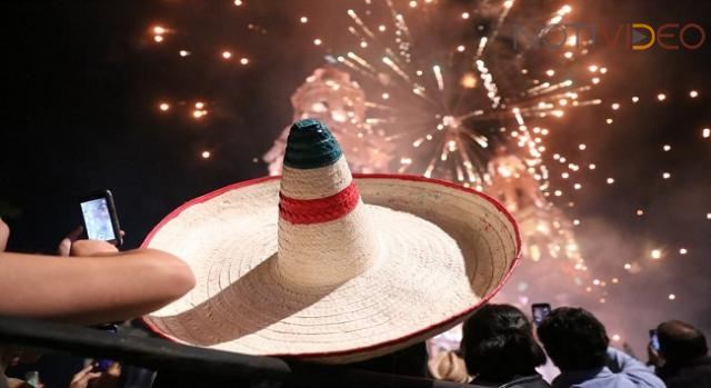 En medio de box y música, morelianos dan el grito de Independencia