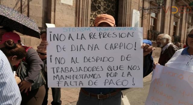 Trabajadores de Salud se manifiestan en el centro de Morelia
