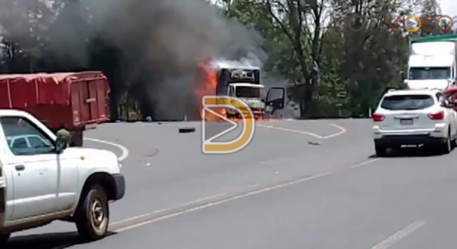 Habitantes de Aquila y Uruapan bloquean carrera