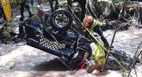Un hombre murió al caer en su camioneta a un río en este municipio. 