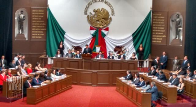 No será un gobernador de lamentos, asegura Silvano Aureoles Conejo luego de rendir protesta