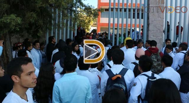 Chocan paristas de la UMSNH con GOE´s en Medicina