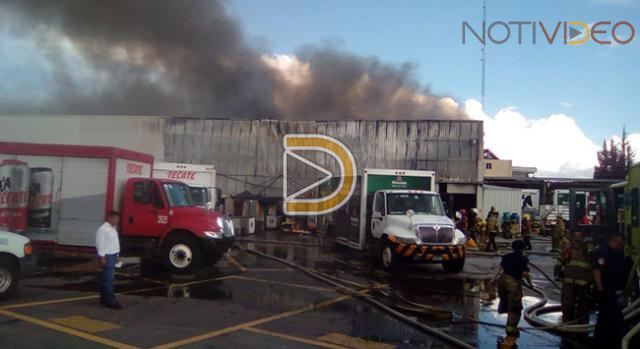 Cuantiosos daños materiales deja incendio en  bodega de cervecería en Morelia