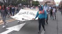 Normalistas marchan en Morelia por segundo día 