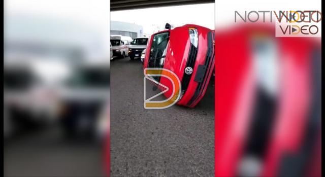 Transportistas se manifiestan en la salida a Charo 