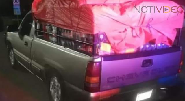 Normalistas intentan sacar refrescos robados y son detenidos