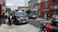 Policías detienen a un hombre que intentó cometer un asalto