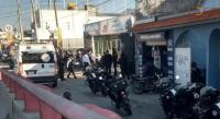 Asesinan a balazos a un hombre dentro de un auto lavado