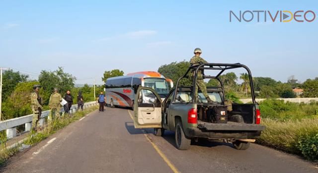 Retiran corporaciones de seguridad los bloqueos registrados sobre carretera Apatzingán- Aguililla