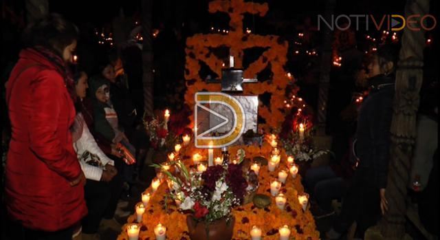 Michoacán cumple la tradición de Noche de Muertos