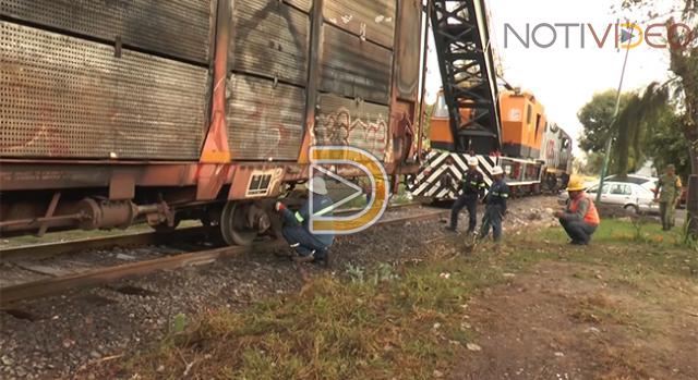 Descarrila Tren de Carga y Sufre Incendio en un Contenedor