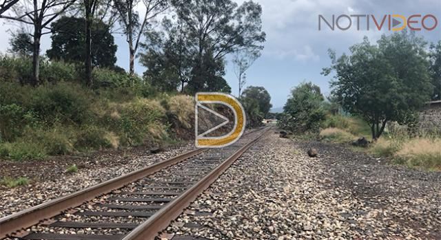 Normalistas liberan vías del tren
