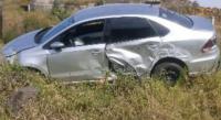 Tras persecución policías  aprehende a dos personas en posesión de un vehículo con reporte de robo 