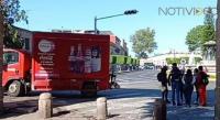 Normalistas bloquean vialidades y secuestran camiones repartidores en Michoacán.