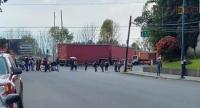 Normalistas secuestran camiones y bloquean avenidas en Morelia