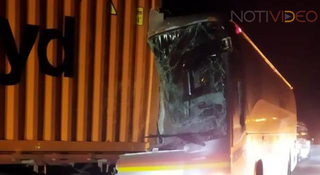 Choque en autopista siglo XXI deja 28 lesionados.