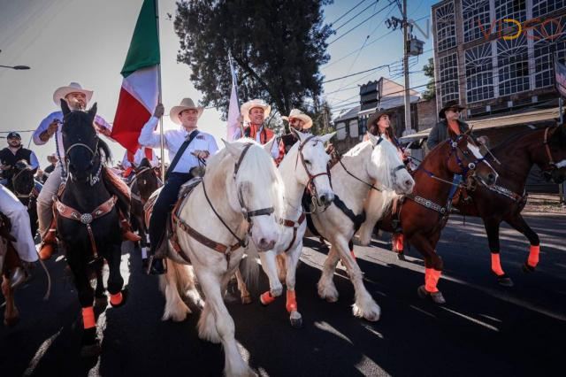 Con bota y sombrero, Samuel García arranca precampaña en Jalisco 