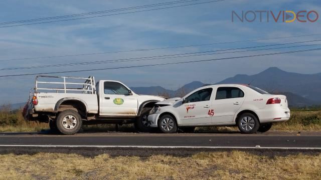 Mueren dos personas en un choque este lunes en la carretera Apatzingán - Aguililla 