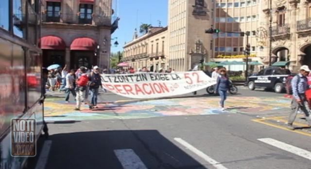 CNTE y normalistas se movilizan y exigen la liberación de los 52 detenidos