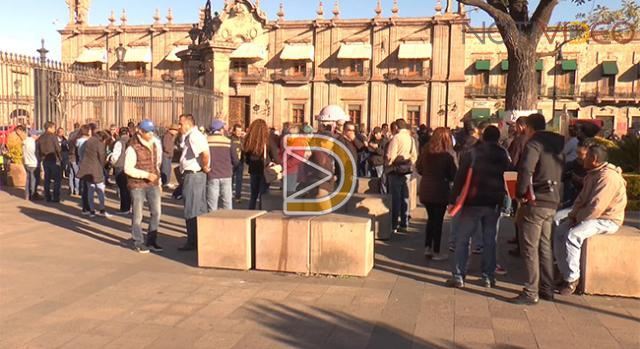 Se manifiestan trabajadores ante desaparición de la Junta Local de Caminos
