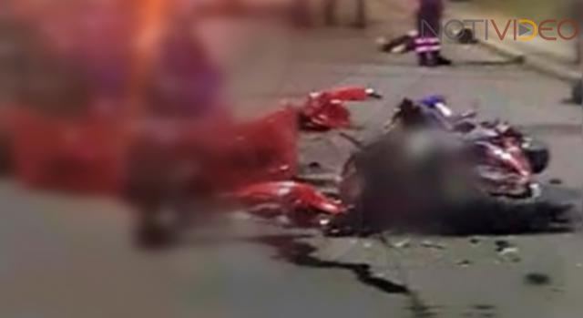 Muere joven motociclista al chocar contra un carro
