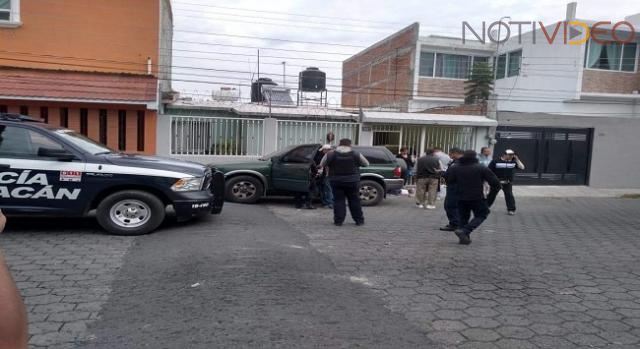  Asaltan y balean a instructor de la Policía al salir de un banco 