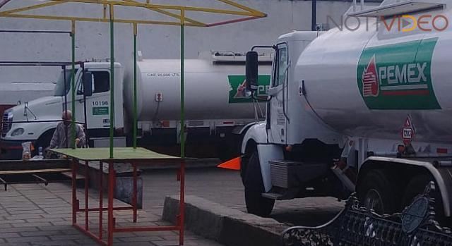 Comuneros secuestran pipa de Pemex en Capacuaro