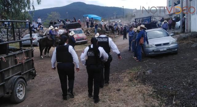 Se derrumban las gradas en una plaza de toros en Chiquimitío