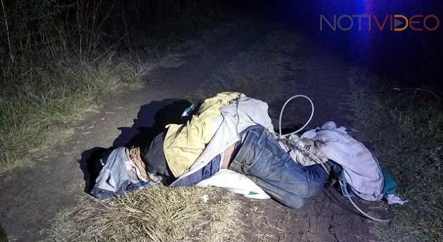 Encuentran a un hombre muerto maniatado