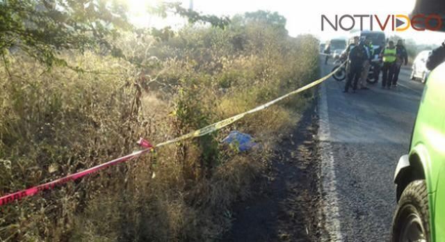 Tiran cuerpos ejecutados a la orilla de la carretera 