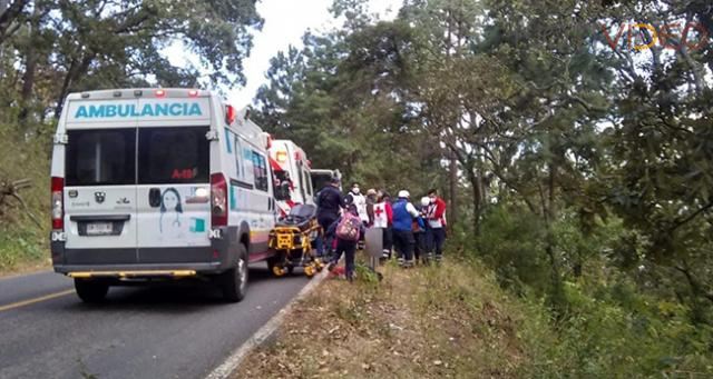 Camioneta cae a un barranco, hay por lo menos 7 lesionados