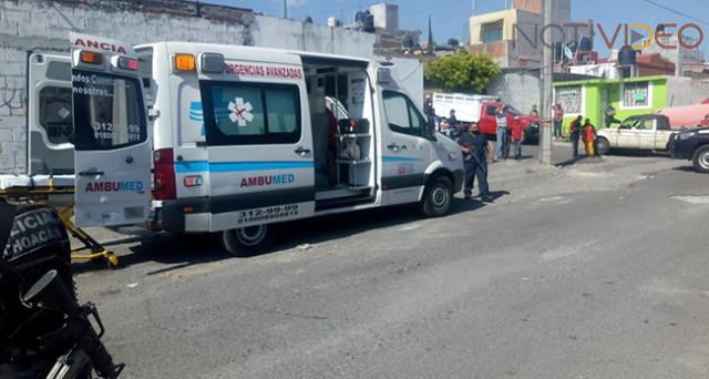 Carro atropella a niños en un tianguis en la colonia San Bernabé de la Cantera, hay un fallecido