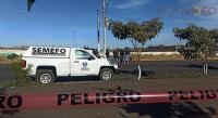 Tiran un cadáver envuelto en cobijas en Jacona 