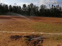 Reactiva ayuntamiento sistema de riego en cancha de fútbol de INDECO