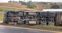 Otra volcadura de trailer en la Autopista de Occidente 