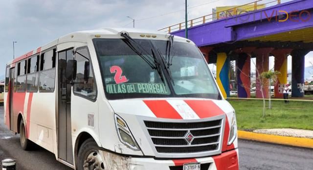 Mujer intenta aventarse de un puente en Morelia