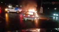 Se incendia auto en la carretera Morelia-Pátzcuaro 