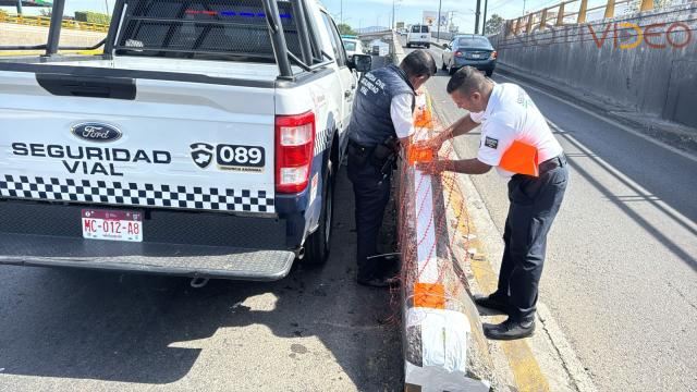 Protección en Vialidades Urbanas colocó señalética provisional en puente para prevenir accidentes