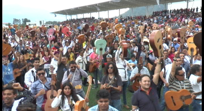 Guitarristas rompen record histórico en Paracho